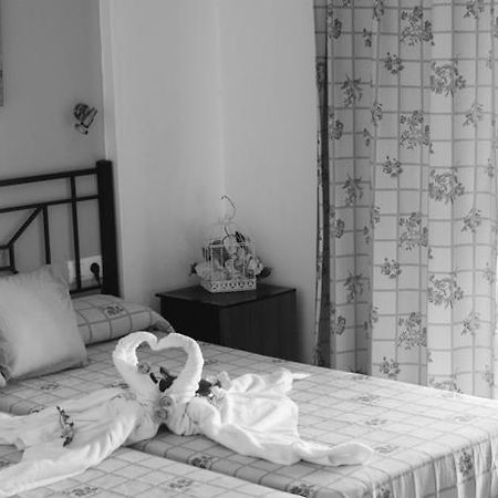 Hostal Malia Conil De La Frontera Extérieur photo