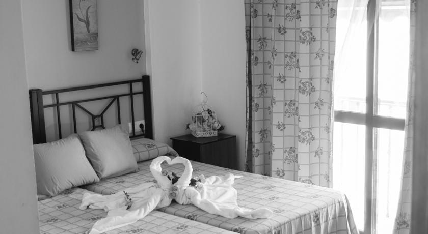 Hostal Malia Conil De La Frontera Extérieur photo