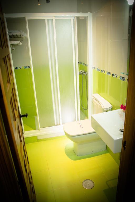 Hostal Malia Conil De La Frontera Extérieur photo