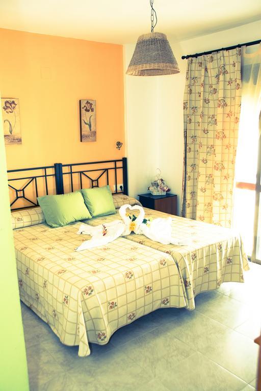 Hostal Malia Conil De La Frontera Extérieur photo