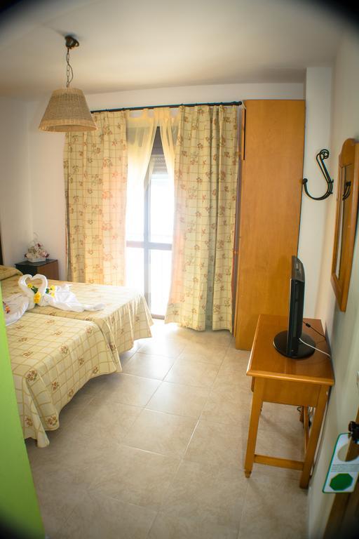 Hostal Malia Conil De La Frontera Extérieur photo